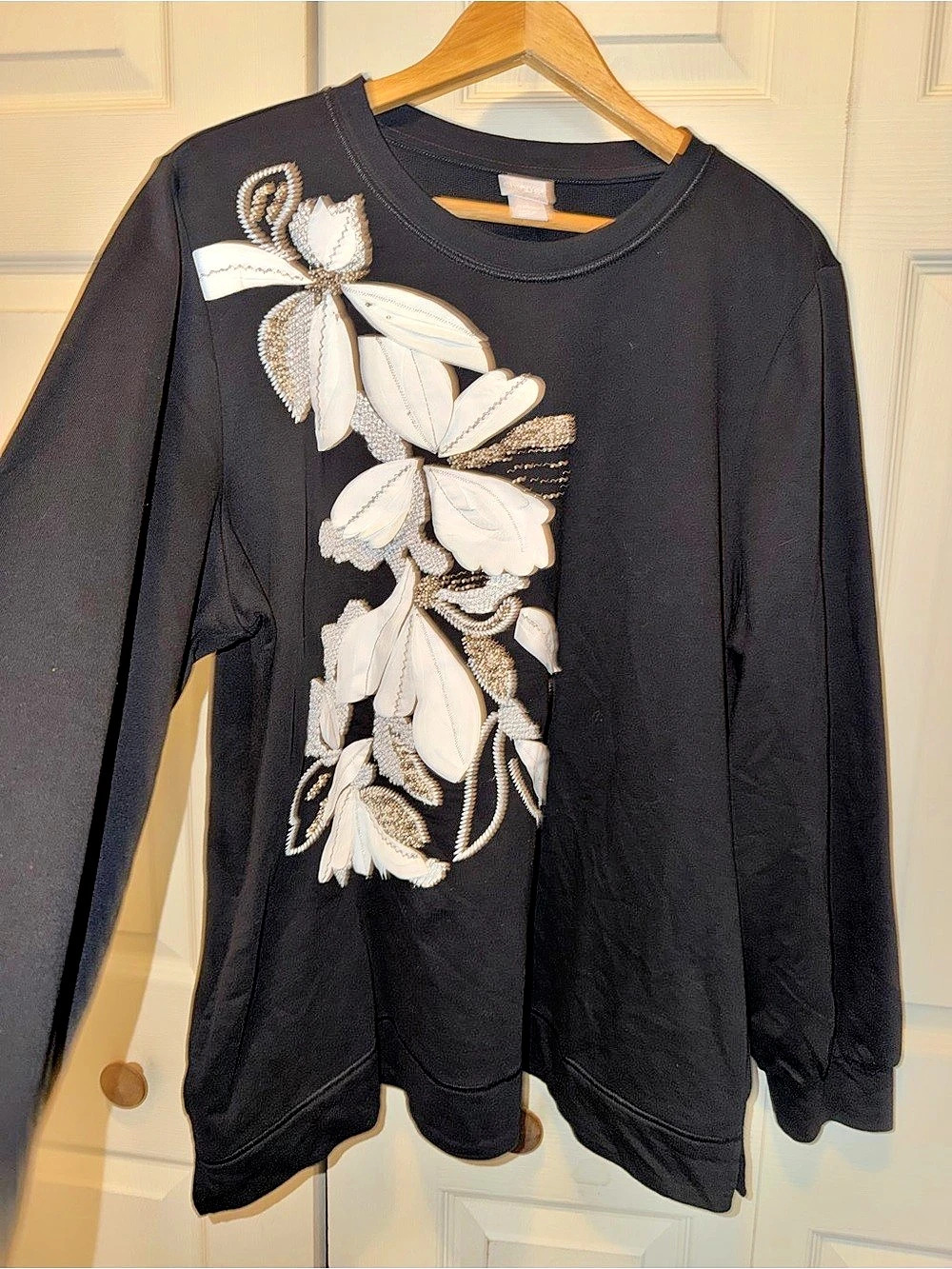 Chico's Floral crewneck sweatshirt  in Black & White Size 3
